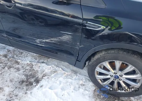 2017 Ford Escape Titanium z USA, uszkodzony, nr VIN 1FMCU9J96HUE18226